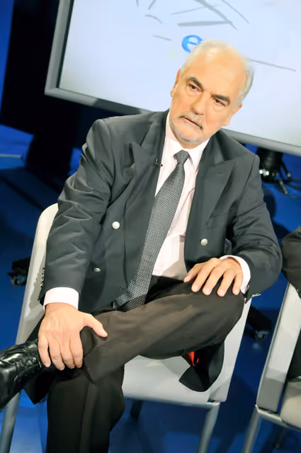 Fotografie 3: television interview with MEPs at the EP in Brussels.