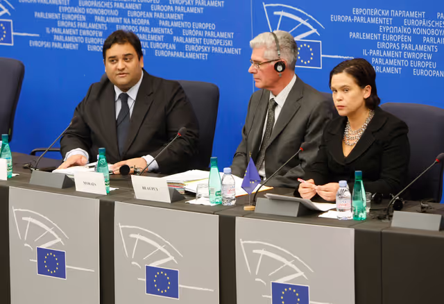 Fotografie 1: Press conference on the Written Declaration 111 on ending street homelessness: returning to the Round Table on Poverty.