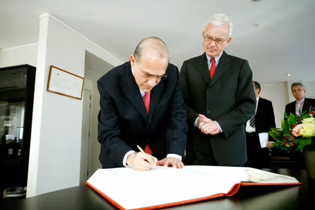 Fotografia 3: Hans Gert POETTERING - EP President meets with Angel GURRIA, OECD Secretary-General, in Brussels