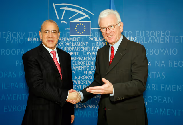 Fotografia 5: Hans Gert POETTERING - EP President meets with Angel GURRIA, OECD Secretary-General, in Brussels