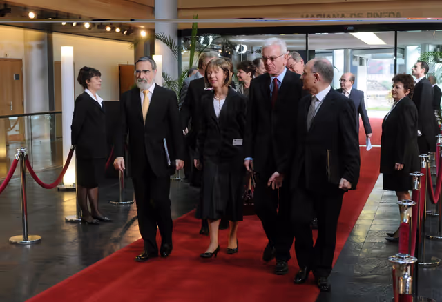 Foto 38: Formal sitting with Sir Jonathan Sacks, Chief Rabbi of the United Kingdom and the Commonwealth.