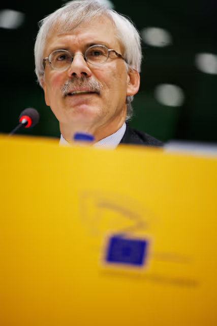 Fotó 12: World e-Parliament Conference 2008 - The Conference is co-organized by the European Parliament and the Global Centre for ICT in Parliament, a joint initiative of the United Nations Department of Economic and Social Affairs (UNDESA) and the Inter-Parliamentary Union (IPU) and a core group of partners, established in 2006 to promote the role of parliaments in advancing the Information Society goals as well as the effective use of ICT for the modernization of parliamentary processes. The World e-Parliament Conference 2008 represents a unique opportunity for leaders and members of parliaments, parliamentary officials and experts to exchange views at a global level on new technologies and innovation as tools to strengthen the representative, legislative and oversight functions of regional and national assemblies.