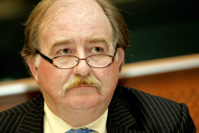 Φωτογραφία 1: MEP Christopher BEAZLEY attends a meeting in Brussels