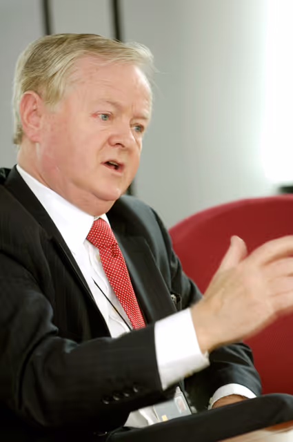 Billede 1: MEP Jim HIGGINS attends a meeting in Brussels