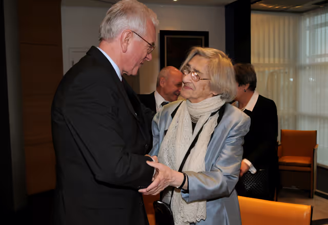 Снимка 5: Hans-Gert Pöttering, EP President, meets with Elena Bonner-Sakharov, widow of Andrei Sakharov, on the 20th anniversary of the Sakharov Prize