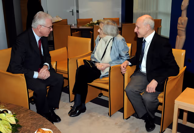 Снимка 4: Hans-Gert Pöttering, EP President, meets with Elena Bonner-Sakharov, widow of Andrei Sakharov, on the 20th anniversary of the Sakharov Prize