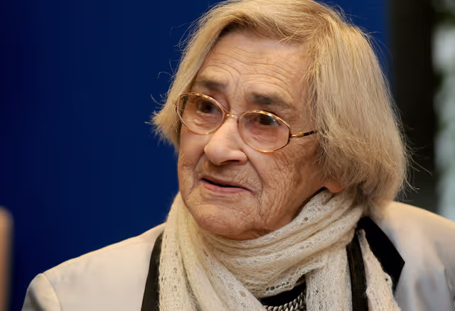 Снимка 2: Hans-Gert Pöttering, EP President, meets with Elena Bonner-Sakharov, widow of Andrei Sakharov, on the 20th anniversary of the Sakharov Prize