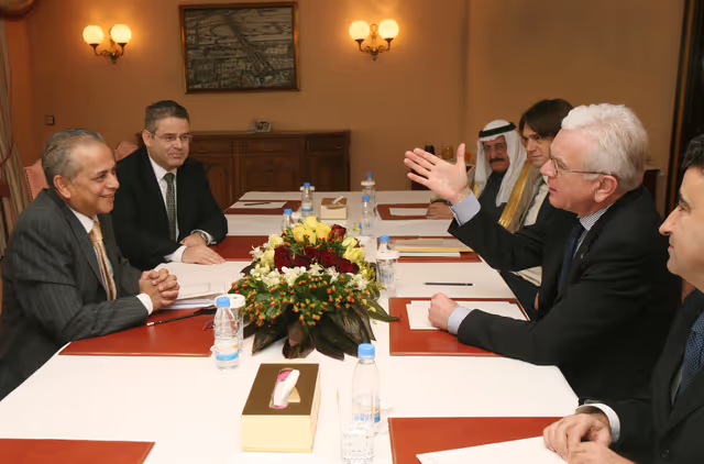 Foto 2: Hans-Gert POETTERING, EP President, makes an official visit in Saudi Arabia - EP President during a meeting with the GCC that includes Ambassadoer Mohamed Al Mahmeeed, Mr. Khalid Bin Fahad Al Khater and Mr. Daham Bin Mohammed Al Daham in Riyadh ,Saudi Arabia