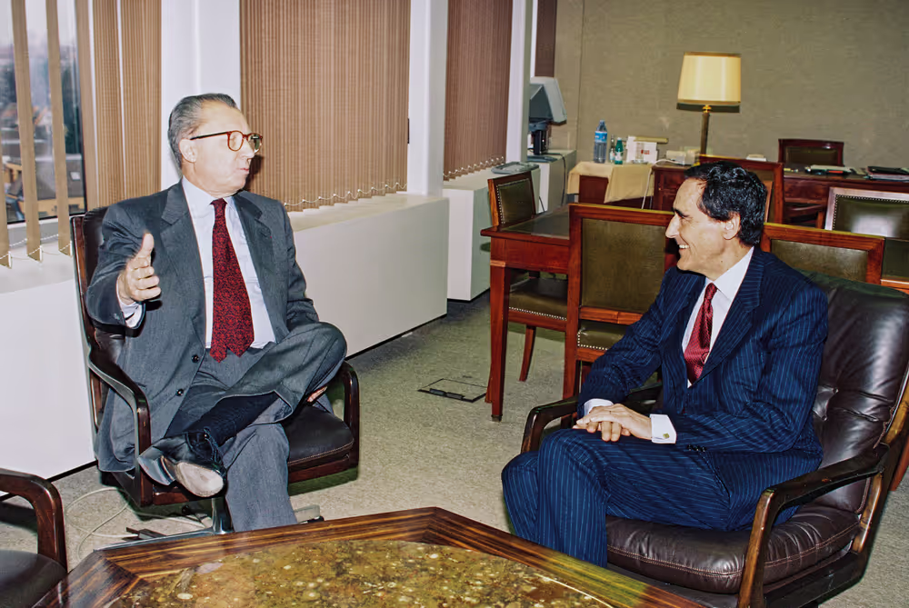 Outgoing EC President Jacques DELORS meets with a visitor in Strasbourg