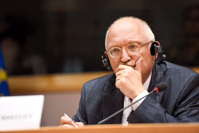 EP Committee of Inquiry into Emission Measurements in the Automotive Sector  Hearing of Mr Gunter VERHEUGEN Commissioner for Enterprise and Industry
