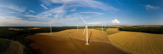Foto 7: Aerial view of wind turbines in Ottange, Northeastern France