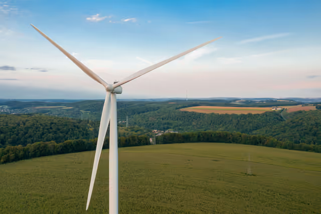 Foto 8: Aerial view of wind turbines in Ottange, Northeastern France