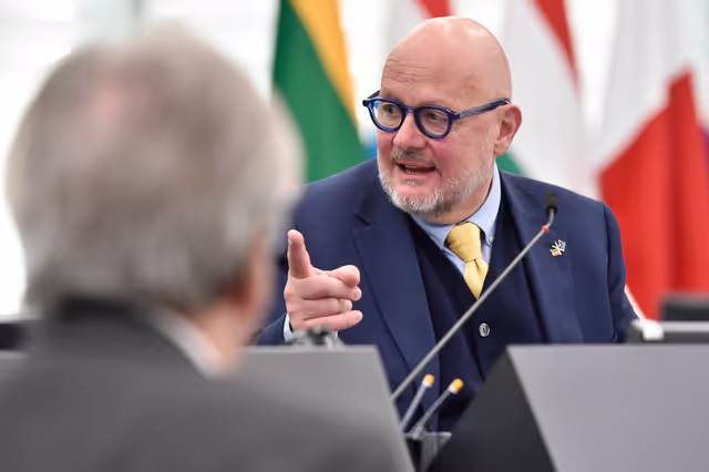 Φωτογραφία 14: EP Plenary session - Council and Commission statements - Review of the economic governance framework