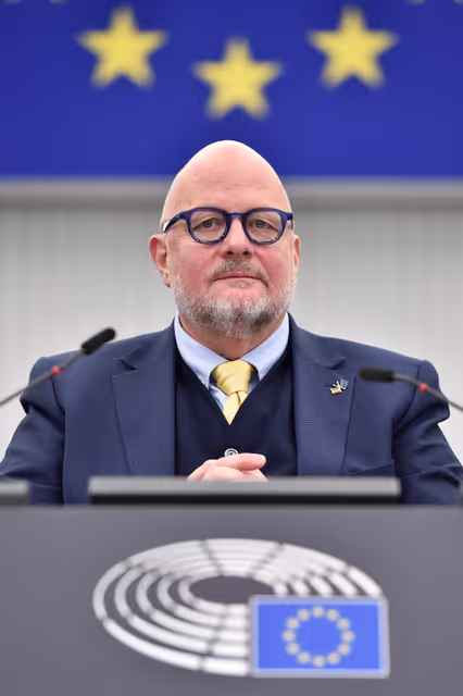 Φωτογραφία 13: EP Plenary session - Council and Commission statements - Review of the economic governance framework