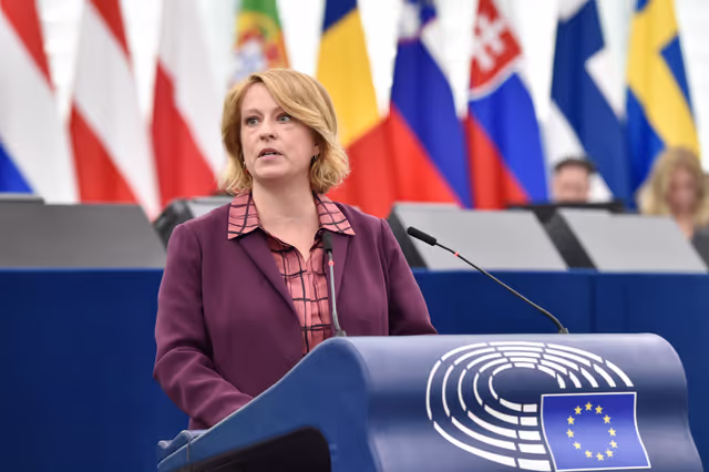 Φωτογραφία 9: EP Plenary session - Council and Commission statements - Review of the economic governance framework