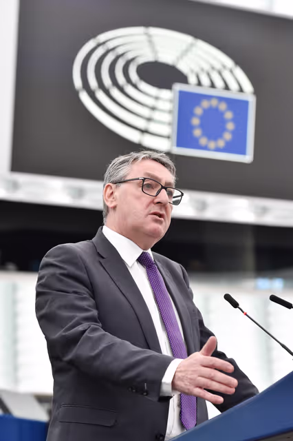 Φωτογραφία 7: EP Plenary session - Council and Commission statements - Review of the economic governance framework