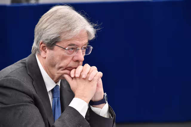 Φωτογραφία 6: EP Plenary session - Council and Commission statements - Review of the economic governance framework