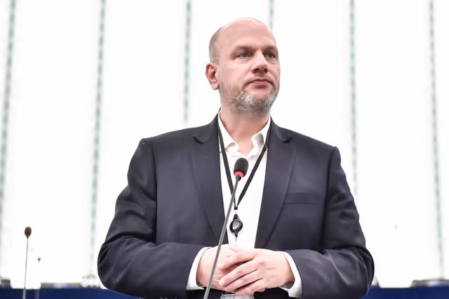 Fotografie 7: EP Plenary session - Commission statement - Recent ecological catastrophe involving plastic pellet losses and its impact on micro plastic pollution in the maritime and coastal habitats