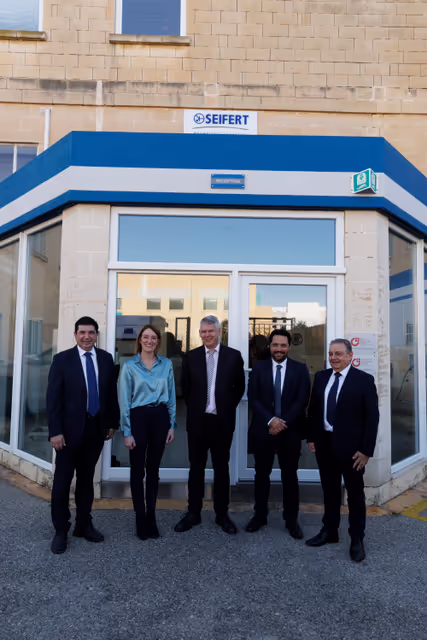 Photo 1: Official visit by Roberta METSOLA, EP President to Malta - Visit to Seifert Systems, Birżebbugia