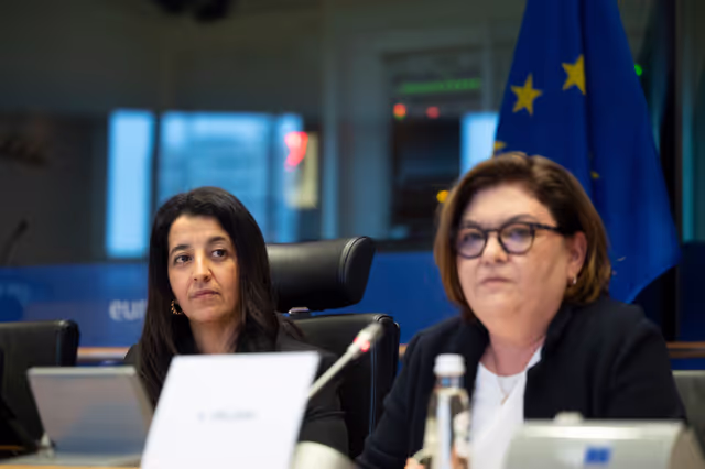 Foto 14: TRAN - Exchange of views with Commissioner  Adina-Ioana VALEAN in the framework of the Structured Dialogue