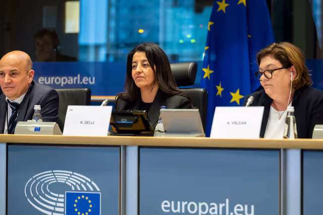 Foto 7: TRAN - Exchange of views with Commissioner  Adina-Ioana VALEAN in the framework of the Structured Dialogue