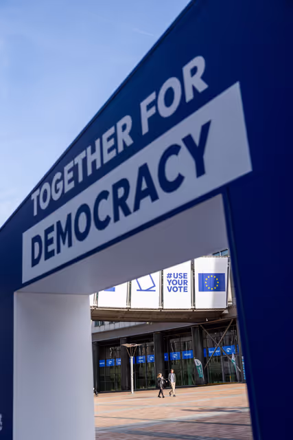 Photo 7: 2024 European elections campaign banner on the Agora Simone Veil of the European Parliament in Brussels
