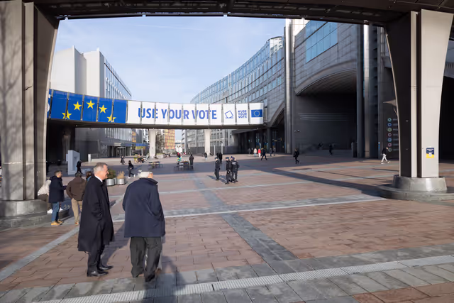 Photo 6: 2024 European elections campaign banner on the Agora Simone Veil of the European Parliament in Brussels
