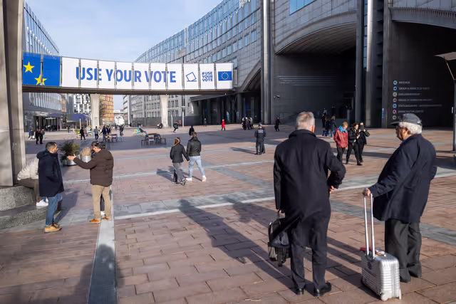 Photo 5: 2024 European elections campaign banner on the Agora Simone Veil of the European Parliament in Brussels