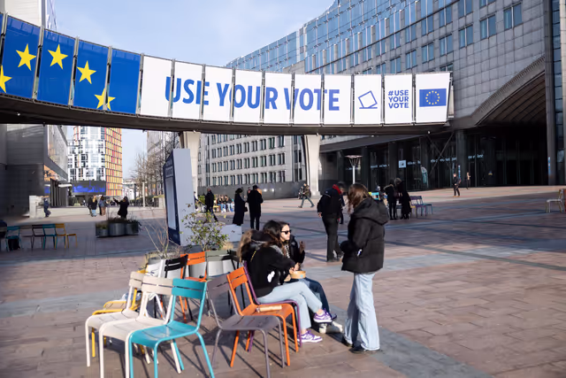 Photo 4: 2024 European elections campaign banner on the Agora Simone Veil of the European Parliament in Brussels