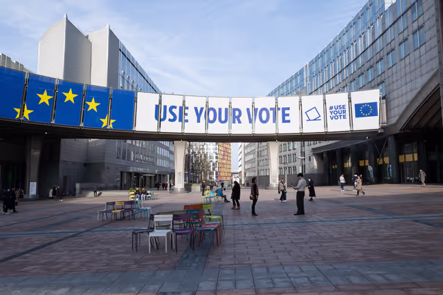 Photo 2: 2024 European elections campaign banner on the Agora Simone Veil of the European Parliament in Brussels