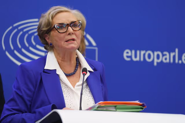 Photo 20: Press conference Chair on Violence against women