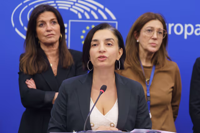 Photo 14: Press conference Chair on Violence against women