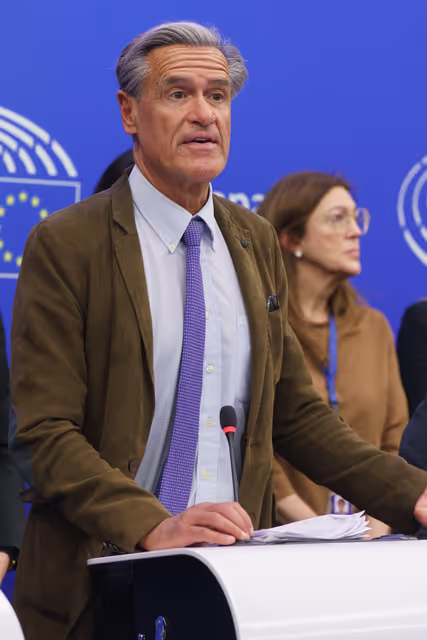 Photo 12: Press conference Chair on Violence against women