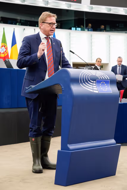 Photo 21: EP Plenary session - Council and Commission statements - Empowering farmers and rural communities - a dialogue towards sustainable and fairly rewarded EU agriculture