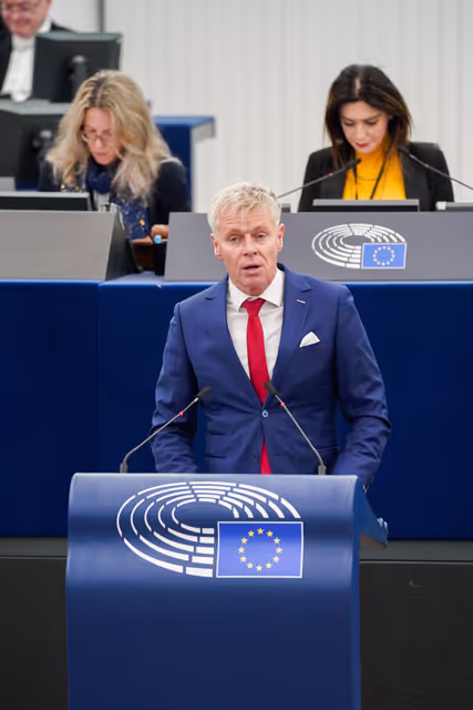 Photo 34: EP Plenary session - Council and Commission statements - Empowering farmers and rural communities - a dialogue towards sustainable and fairly rewarded EU agriculture