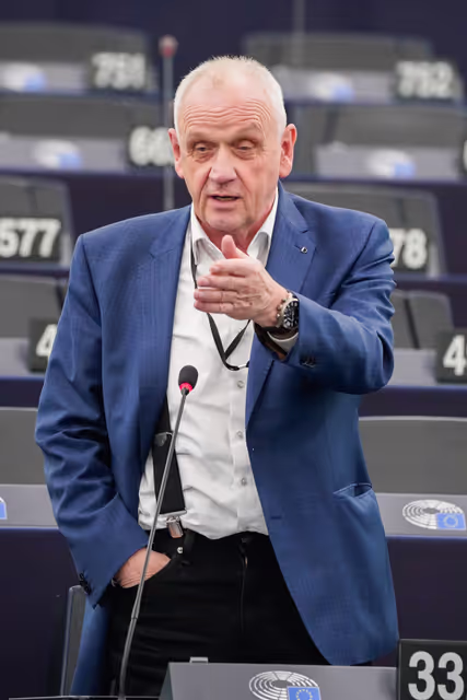 Photo 16: EP Plenary session - Council and Commission statements - Empowering farmers and rural communities - a dialogue towards sustainable and fairly rewarded EU agriculture
