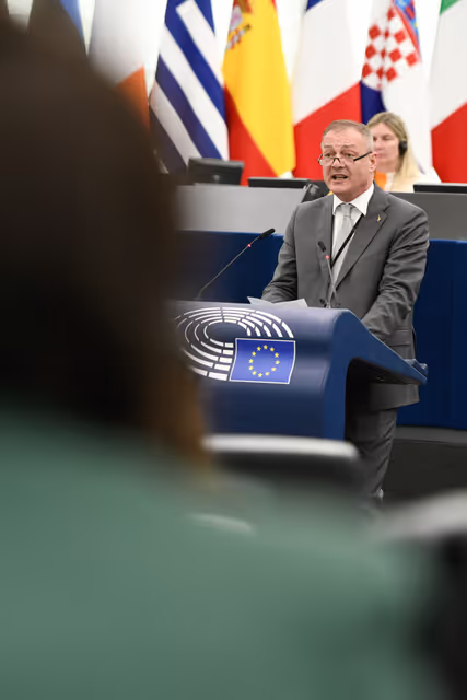 Foto 25: EP Plenary session - Implementation report on the EU LGBTIQ Equality Strategy 2020-2025