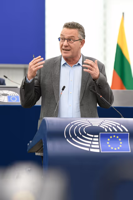 Foto 17: EP Plenary session - Implementation report on the EU LGBTIQ Equality Strategy 2020-2025