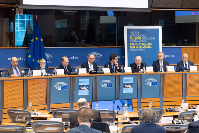 Photo 49: Article 17 TFEU - The importance of the Article 17 dialogue for raising awareness against disinformation and foreign interference as well as for achieving a high turnout at the European elections