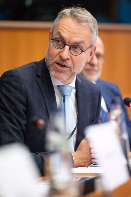 Photo 33: Article 17 TFEU - The importance of the Article 17 dialogue for raising awareness against disinformation and foreign interference as well as for achieving a high turnout at the European elections