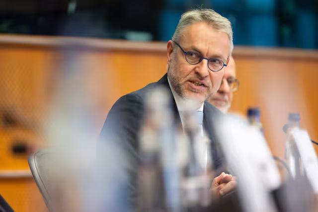 Photo 32: Article 17 TFEU - The importance of the Article 17 dialogue for raising awareness against disinformation and foreign interference as well as for achieving a high turnout at the European elections
