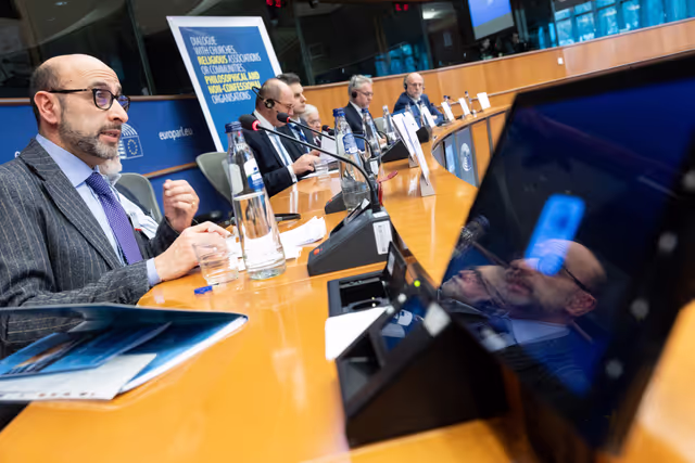 Photo 41: Article 17 TFEU - The importance of the Article 17 dialogue for raising awareness against disinformation and foreign interference as well as for achieving a high turnout at the European elections