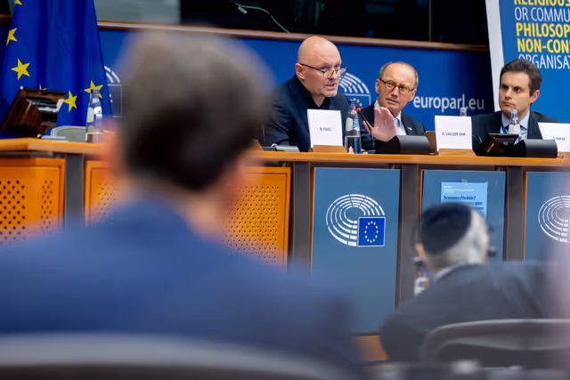 Photo 10: Article 17 TFEU - The importance of the Article 17 dialogue for raising awareness against disinformation and foreign interference as well as for achieving a high turnout at the European elections