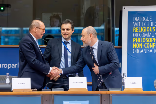 Photo 2: Article 17 TFEU - The importance of the Article 17 dialogue for raising awareness against disinformation and foreign interference as well as for achieving a high turnout at the European elections
