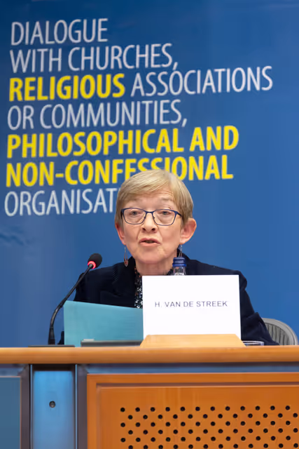 Photo 23: Article 17 TFEU - The importance of the Article 17 dialogue for raising awareness against disinformation and foreign interference as well as for achieving a high turnout at the European elections