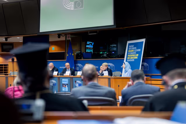 Photo 21: Article 17 TFEU - The importance of the Article 17 dialogue for raising awareness against disinformation and foreign interference as well as for achieving a high turnout at the European elections
