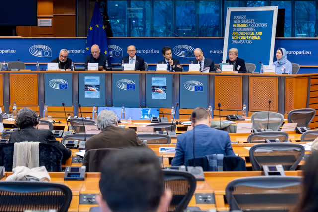 Photo 20: Article 17 TFEU - The importance of the Article 17 dialogue for raising awareness against disinformation and foreign interference as well as for achieving a high turnout at the European elections