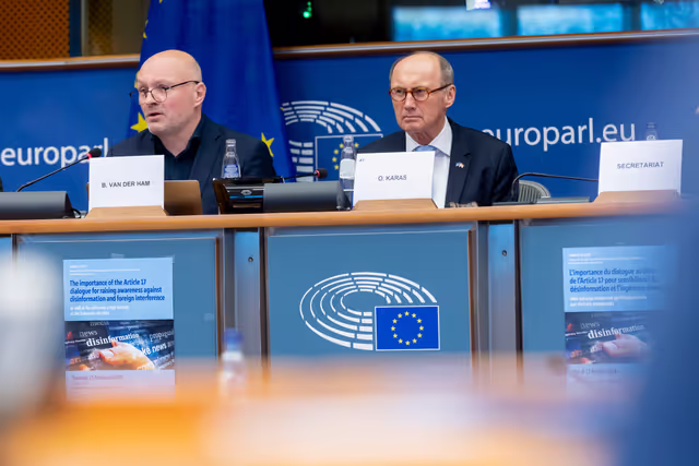 Photo 13: Article 17 TFEU - The importance of the Article 17 dialogue for raising awareness against disinformation and foreign interference as well as for achieving a high turnout at the European elections