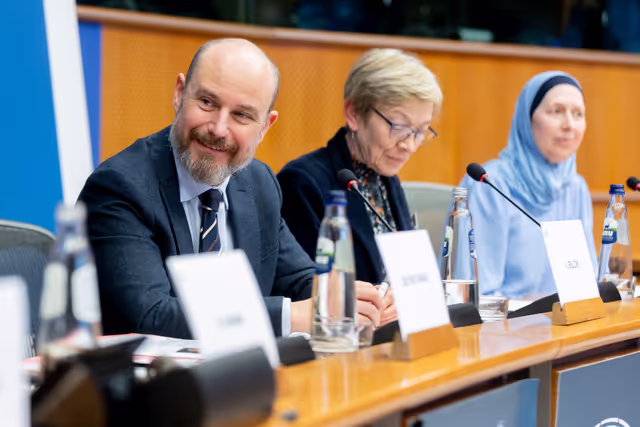 Photo 7: Article 17 TFEU - The importance of the Article 17 dialogue for raising awareness against disinformation and foreign interference as well as for achieving a high turnout at the European elections