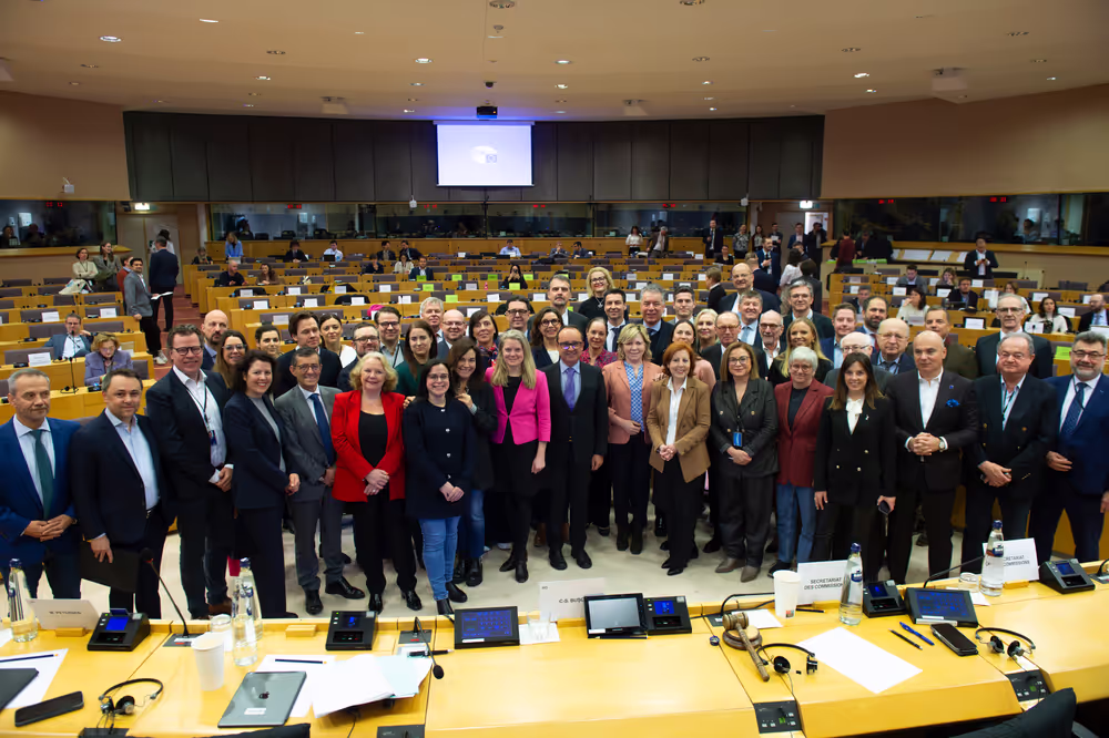 ITRE Committee - Votes and group photo